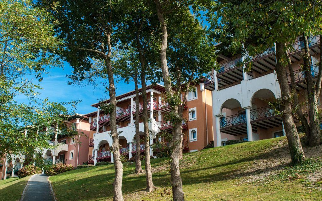 Slide Exterior façade of the Soko Eder residence buildings in Ciboure