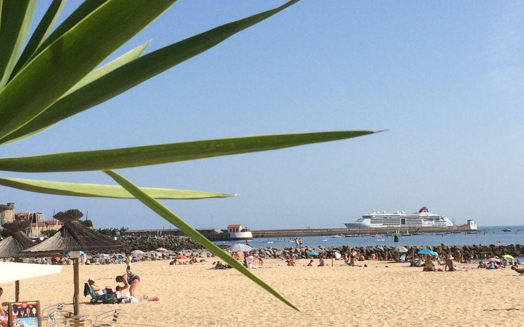Slide Ciboure Beach located 800 meters from the Soko Eder residence