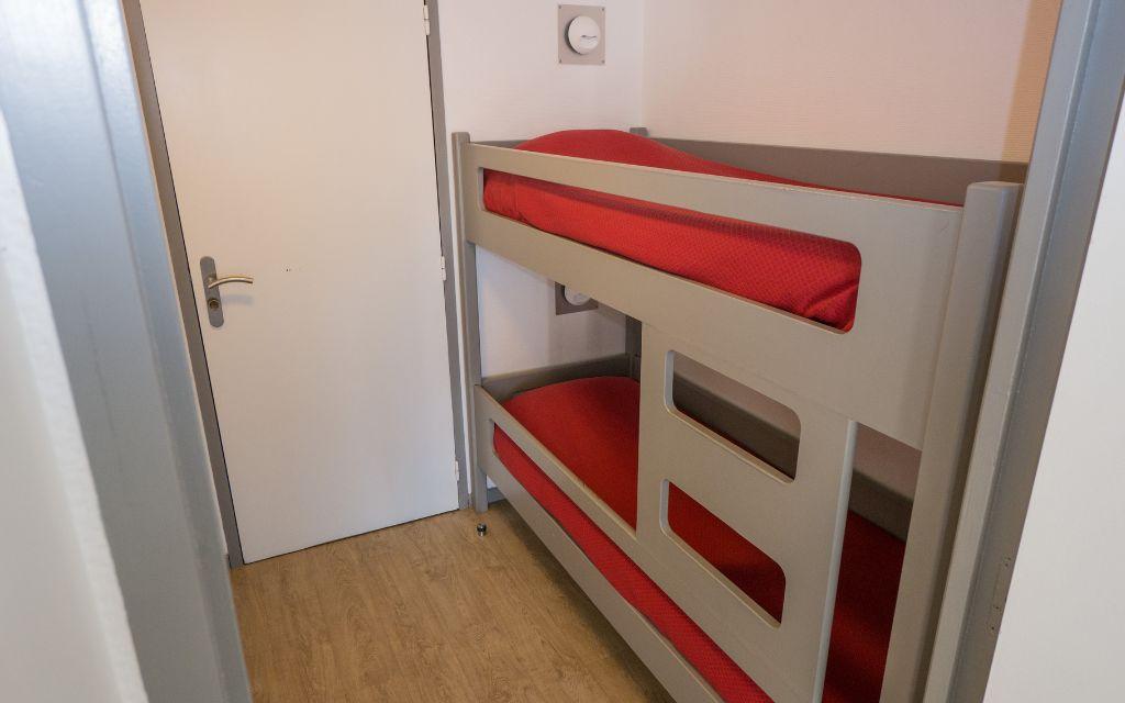Slide Coin nuit avec lits superposés dans un appartement de la résidence Sokoburu à Hendaye
