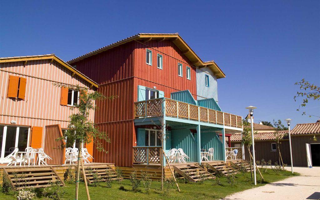 Slide Private balcony or terrace with a pleasant south-facing exposure in the apartments at the Les Rives Marines residence in Le Teich