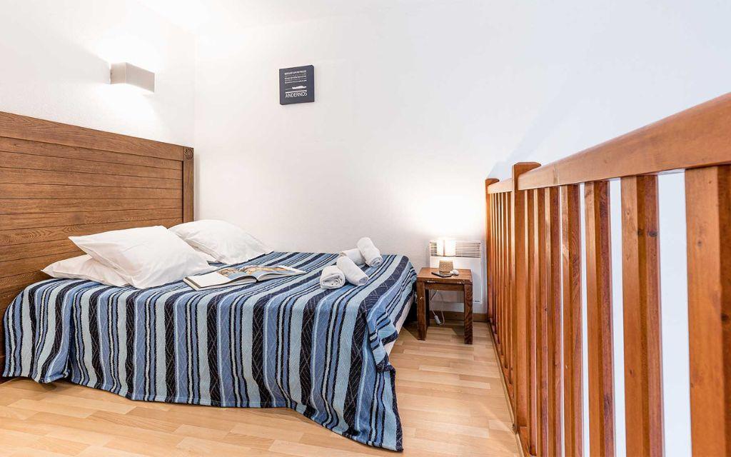 Slide Double bedroom on the mezzanine level in the 8-person apartments at Les Rives Marines