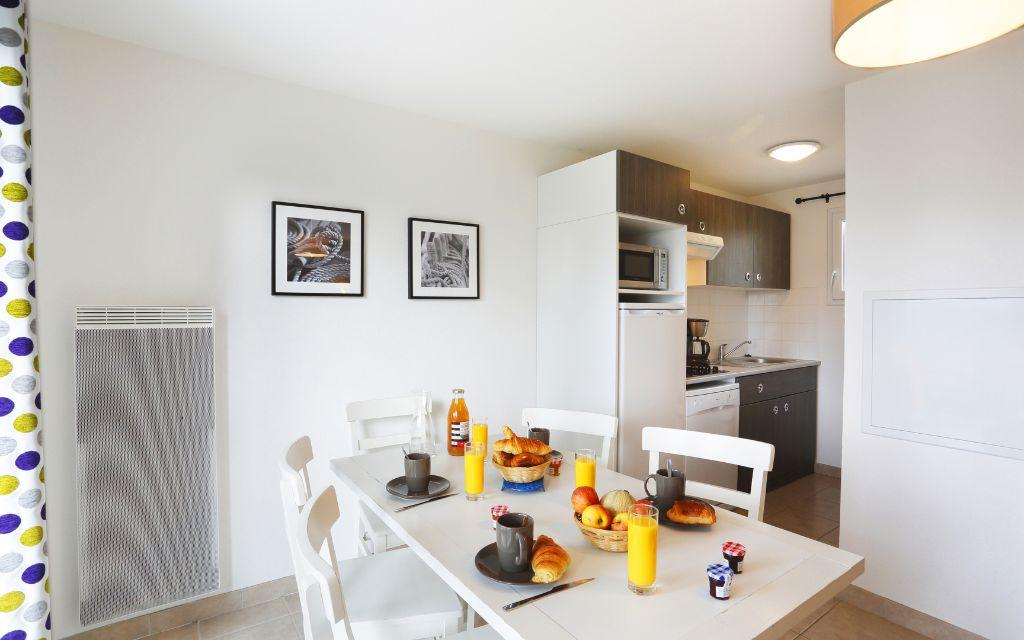 Slide Dining area with fully equipped kitchenette in a cottage at the Domaine de la Baie