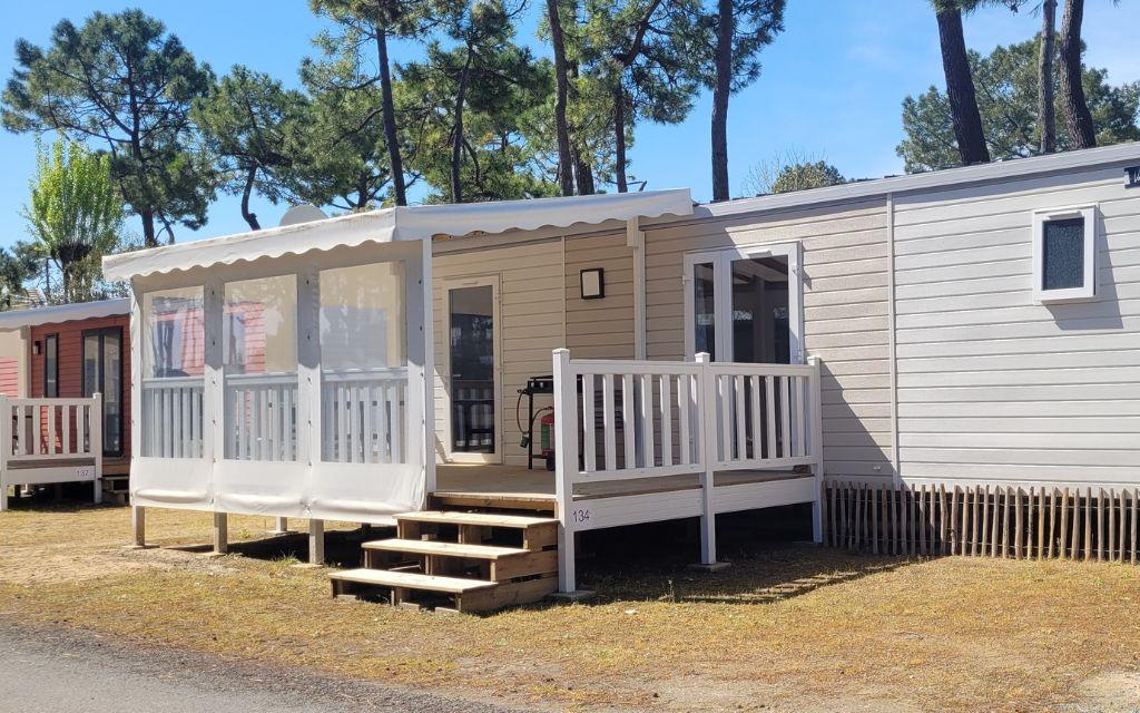 Slide Cottages Prestige sur 7 hectares de terrain au camping Tropicana à Saint-Jean-de-Monts en Vendée