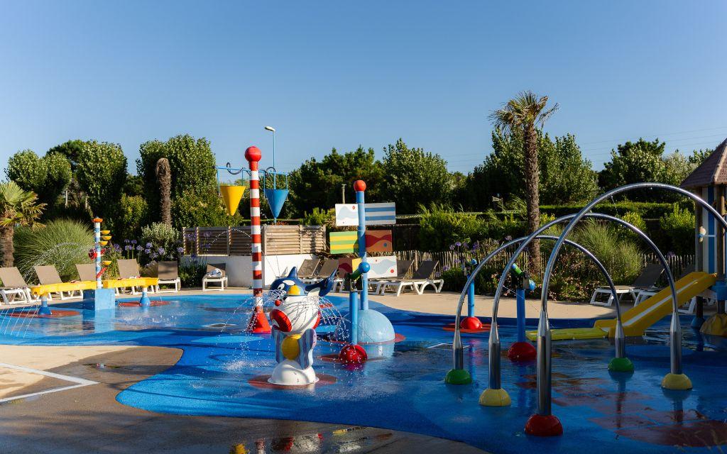 Slide Zone aqualudiques avec jeux d’eau pour les enfants au camping les places dorées de st jean de monts
