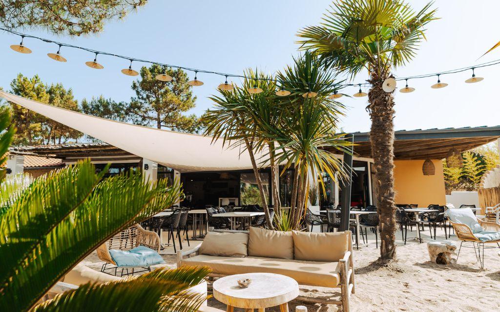 Slide Restaurant and bar area fitted out at Tropicana Campsite in Saint-Jean-de-Monts, Vendée