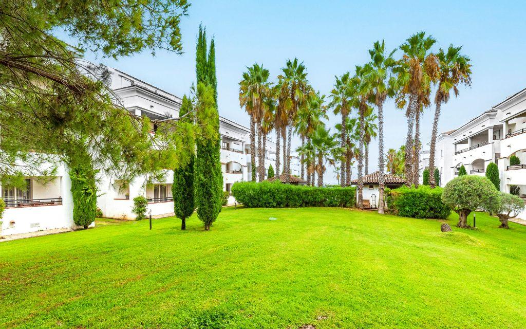 Slide Large landscaped green outdoor areas at the Sognu Di Rena residence in Moriani-Plage