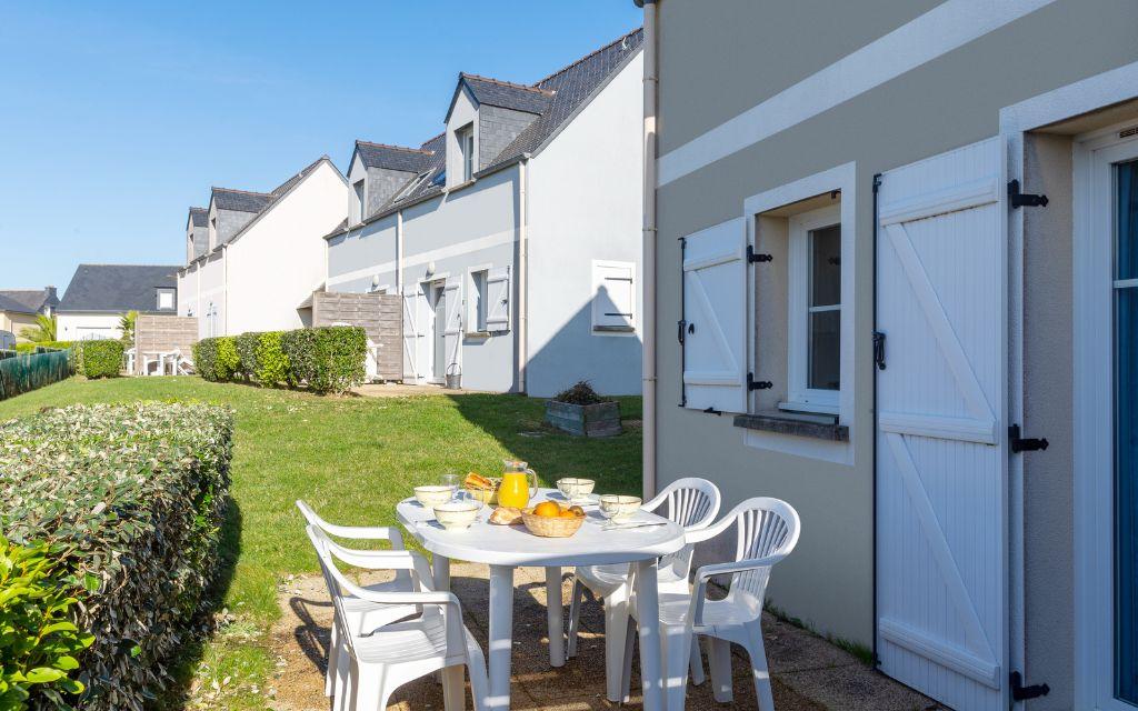 Slide Zoom sur les jardins avec terrasses des maisonnettes des terrasses de Pentrez