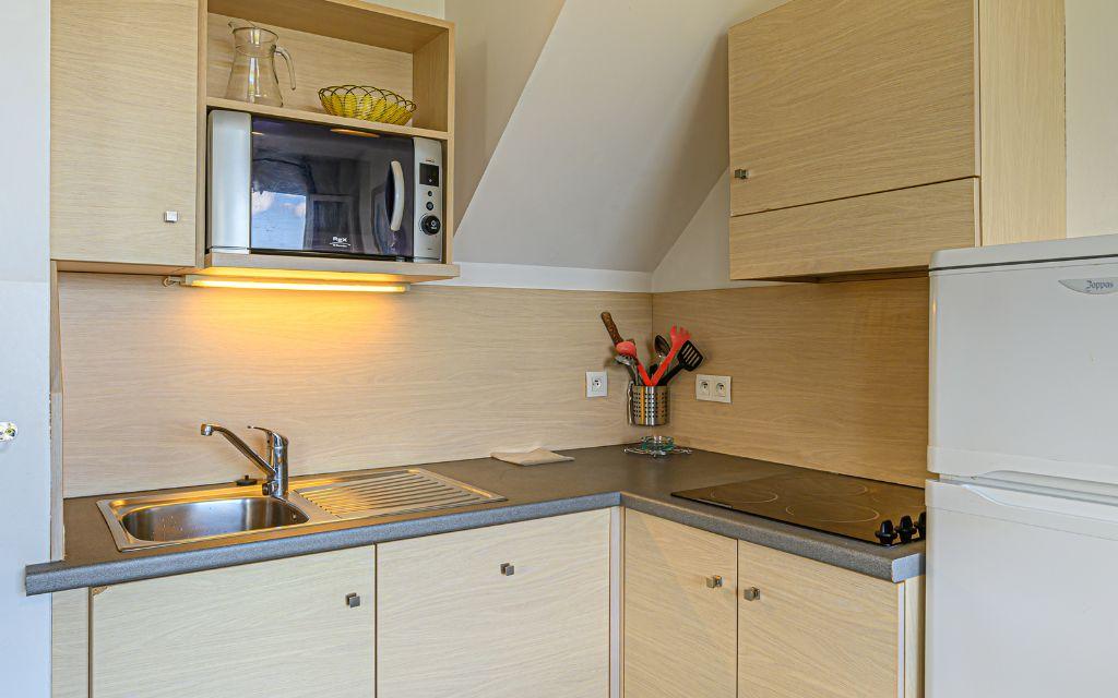 Slide Cuisine équipée et fonctionnelle au sein d’une maison en Bretagne