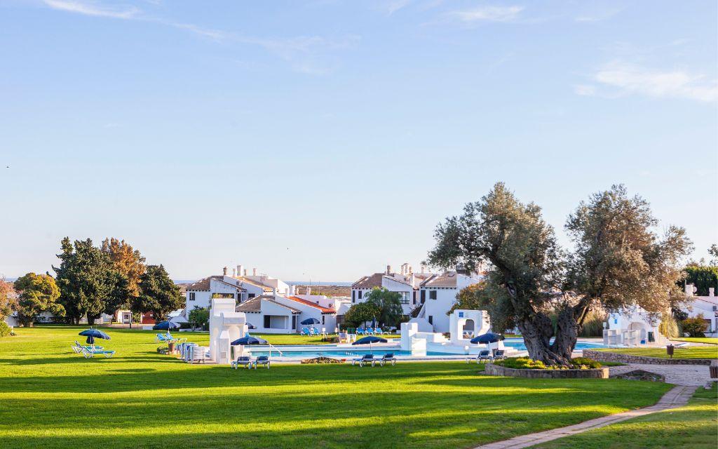 Slide Distant overall view of the aquatic area of the Pedras del Rei residence with white accommodation buildings in the background