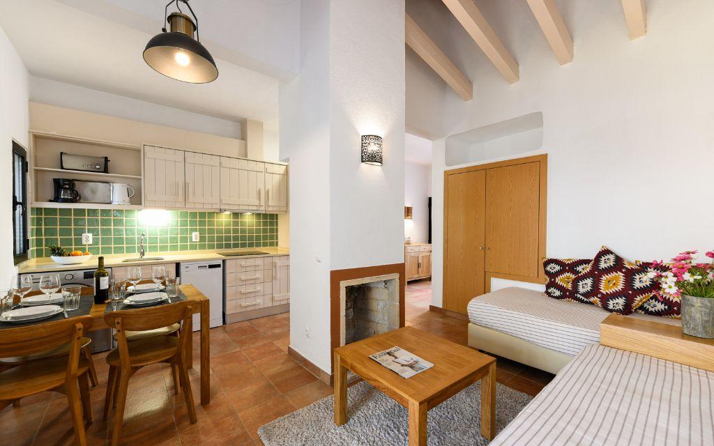 Slide Living room with sofa area, fully equipped kitchen, and dining table in accommodation in Portugal