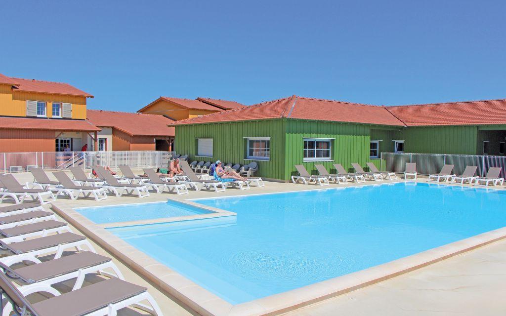 Slide Heated outdoor swimming pool with sun loungers within La Grenadine residence in Marseillan-Plage