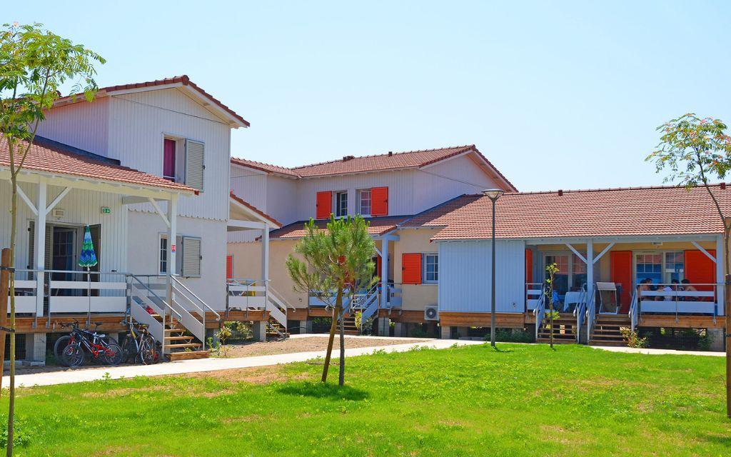Slide Exterior of the accommodation with private terrace within La Grenadine residence in Marseillan-Plage