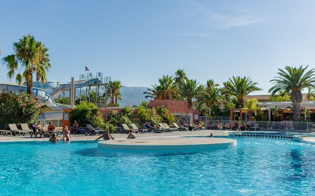 Slide Parc aquatique extérieur de 1000 m² avec toboggan accessible depuis la résidence Antinéa