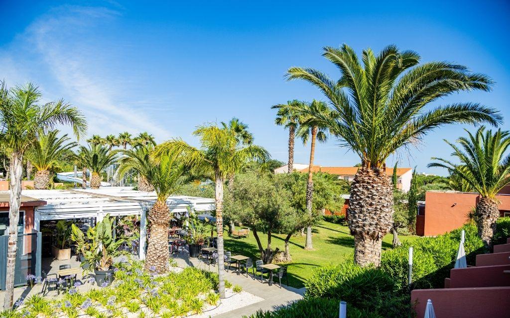 Slide Vue sur les espaces verts depuis les balcons des studios de la résidence Antinéa