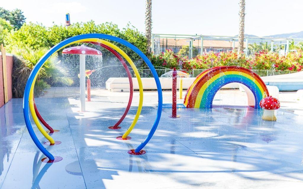 Slide Jeux d’eaux extérieurs pour enfants au sein de la résidence Antinéa