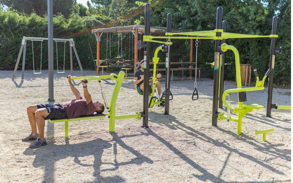 Slide Zone de musculation en extérieur au sein de la résidence Antinéa à Argelès-sur-Mer