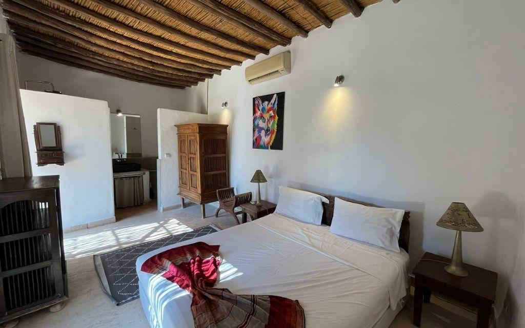 Slide Double bedroom with private shower room and traditional décor at Villa Dar Wellness