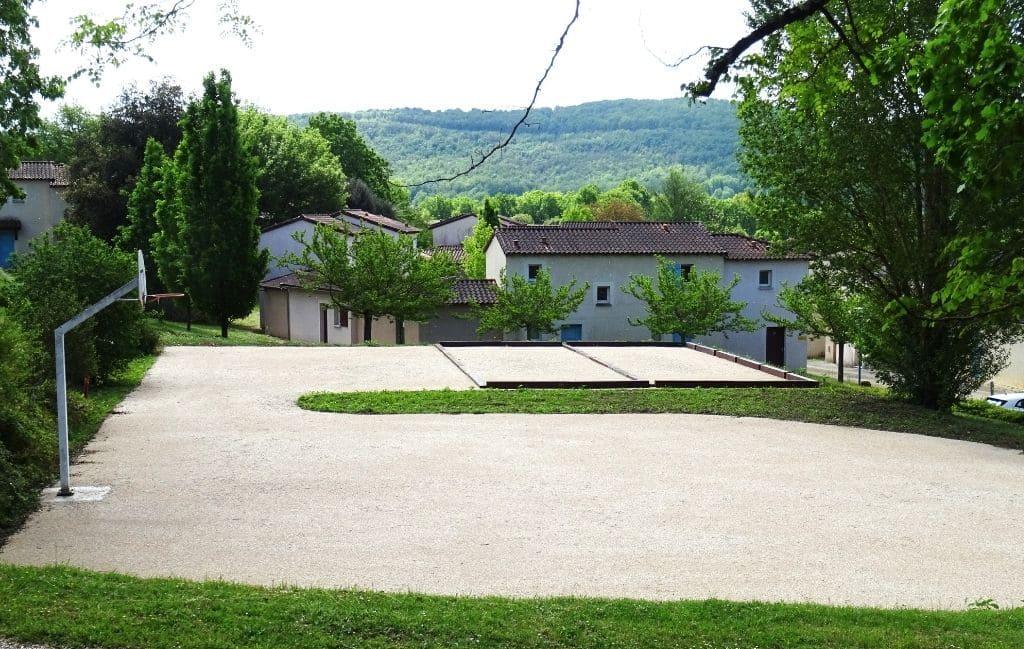 Slide Terrain multisport du Domaine des Cazelles by Ateya à Cajarc dans le Lot