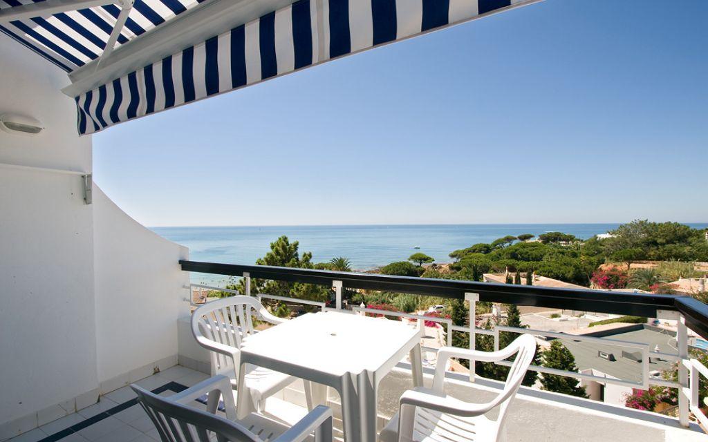 Slide Balcony in the superior apartments of the Do Parque residence, featuring outdoor furniture and sea views in Olhos d’Água
