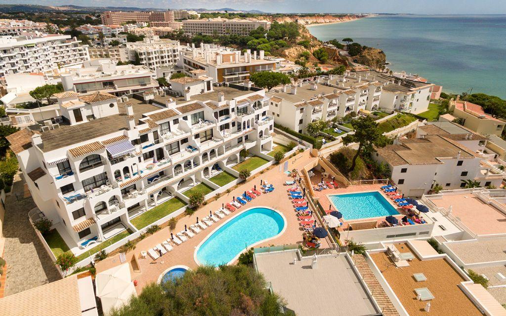 Slide Main residence with swimming pool and children’s paddling pool in Olhos d’Água