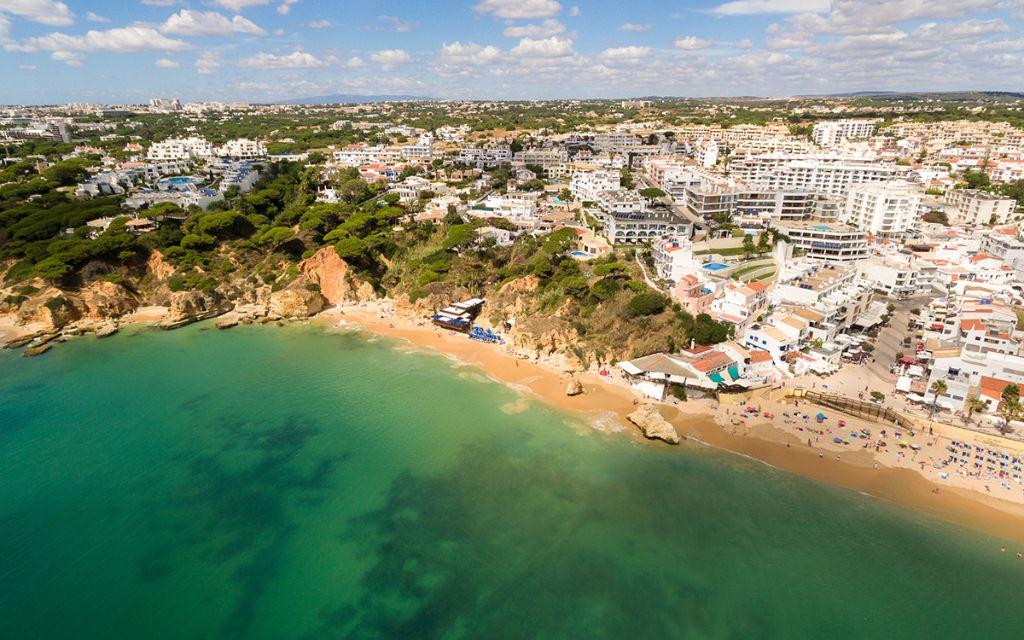 Slide Aerial view of the Do Parque residence located in the seaside resort of Olhos d’Água