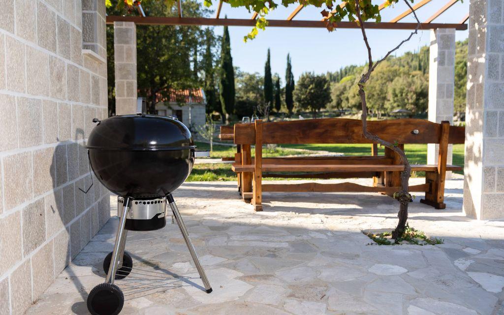 Slide A barbecue is available on site for convivial outdoor dining