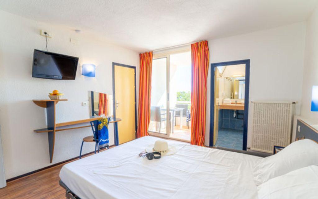 Slide Studio de la résidence Neptune avec salle de douche et TV incluse