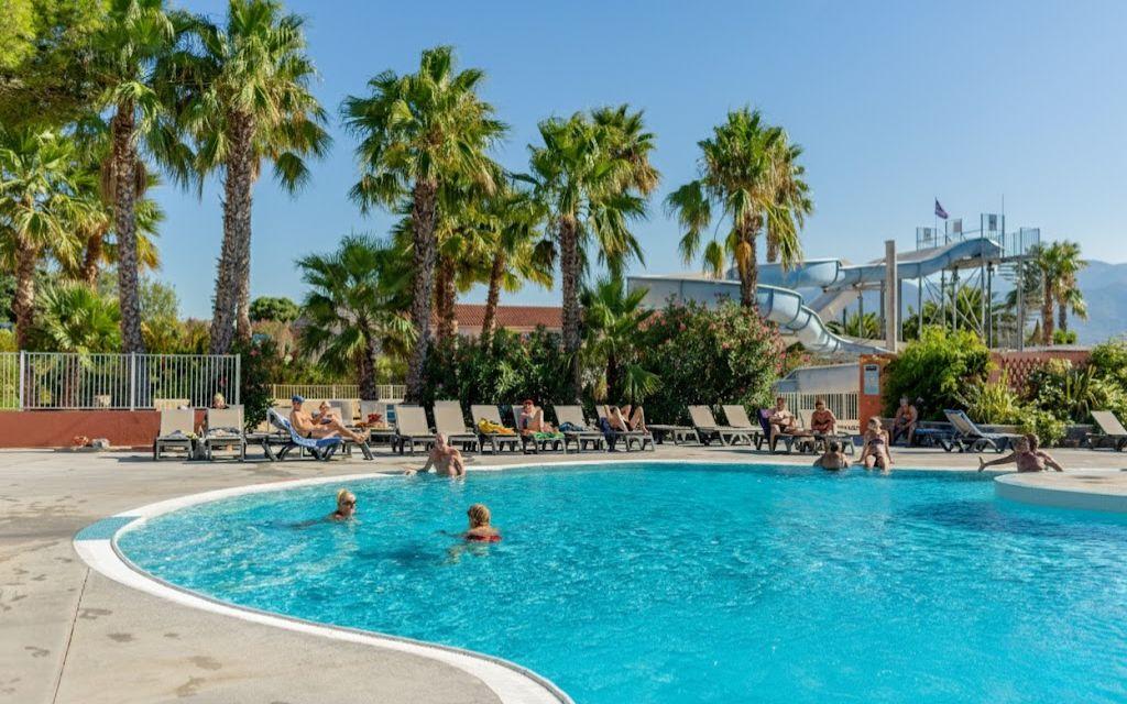 Slide Outdoor 1,000 m² water park with slide, accessible from Résidence Antinéa