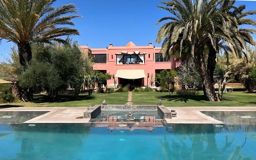 Slide Villa Dar Dream à Marrakech avec terrain privé de 10 000m² et piscine privée