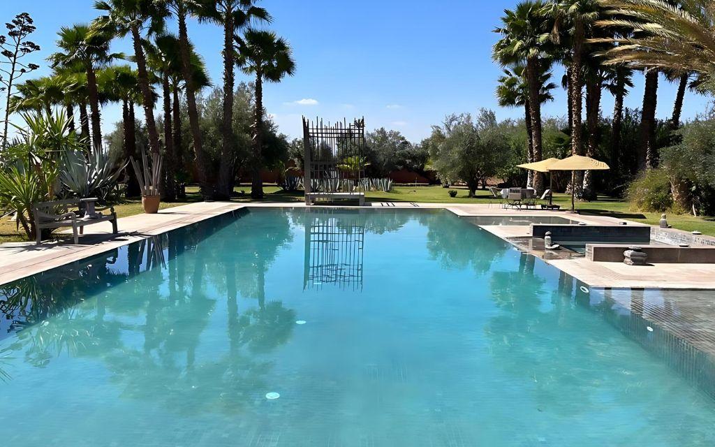 Slide Piscine avec bain à remous de la villa Dar Dream au Maroc