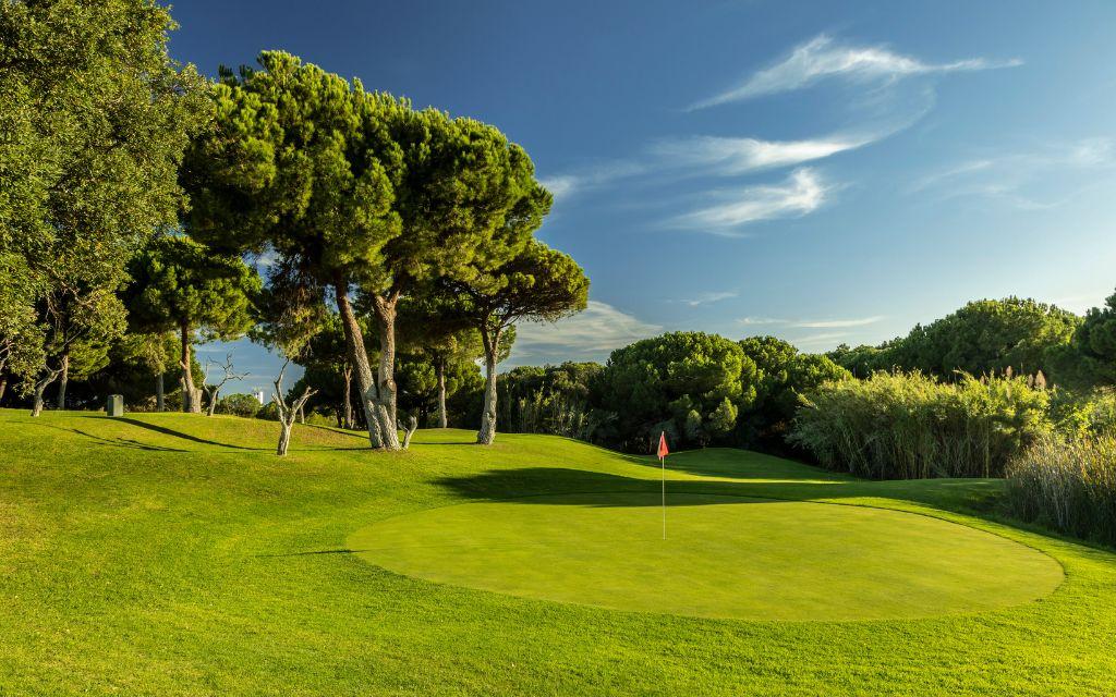 Slide Parcours de golf 9 trous au Balaia Golf Village