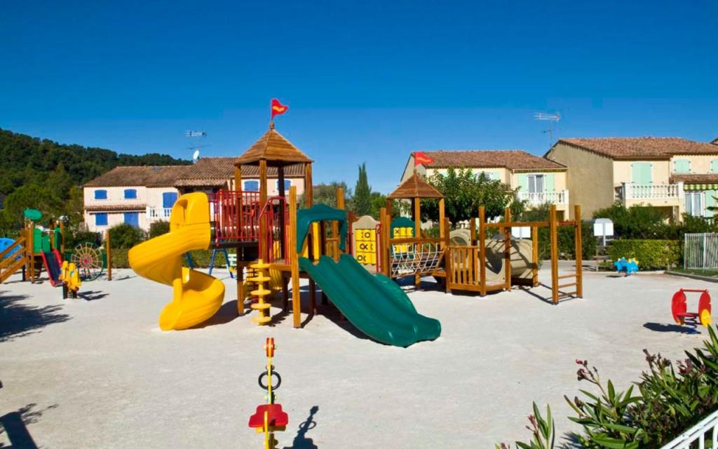 Slide Le Clos des Oliviers Vidauban aire de jeux