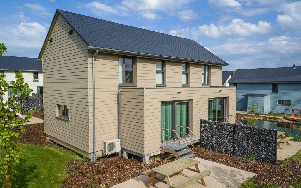 Slide Holidays in spacious, fully equipped villas at Golden Lakes Village Estate