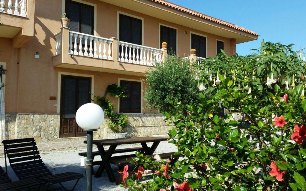 Slide Vue globale de la résidence Baia d’Oro en Sicile