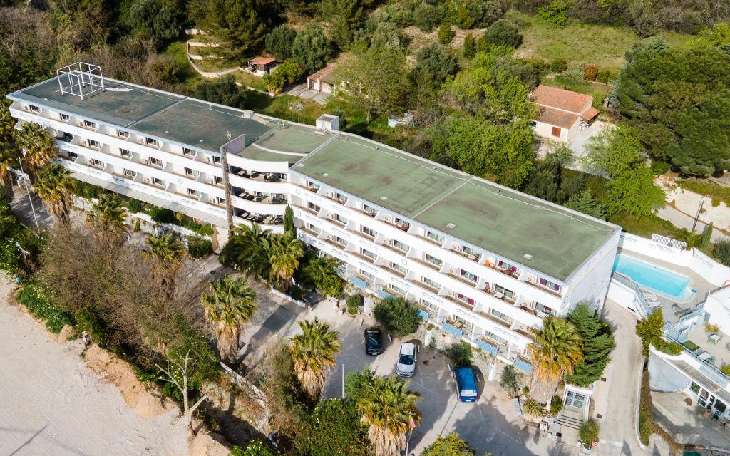 Slide Aerial view of Résidence Le Saint Estève in La Ciotat, with the swimming pool in the background
