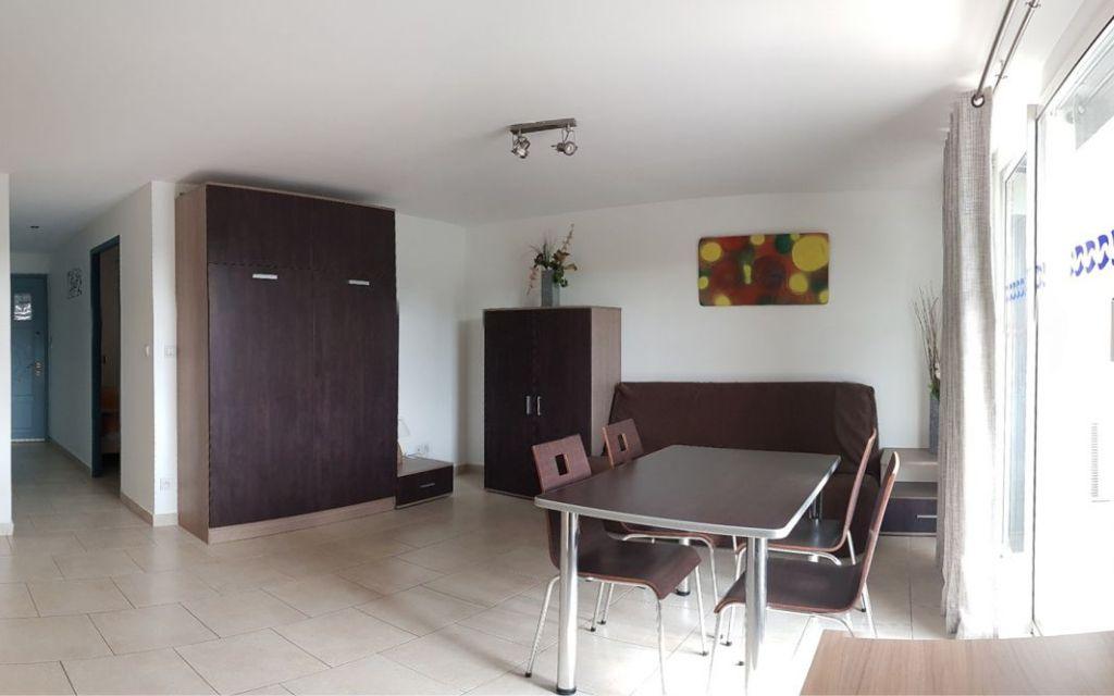 Slide Living area of a Superior Comfort apartment for six guests at Résidence Le Saint Estève