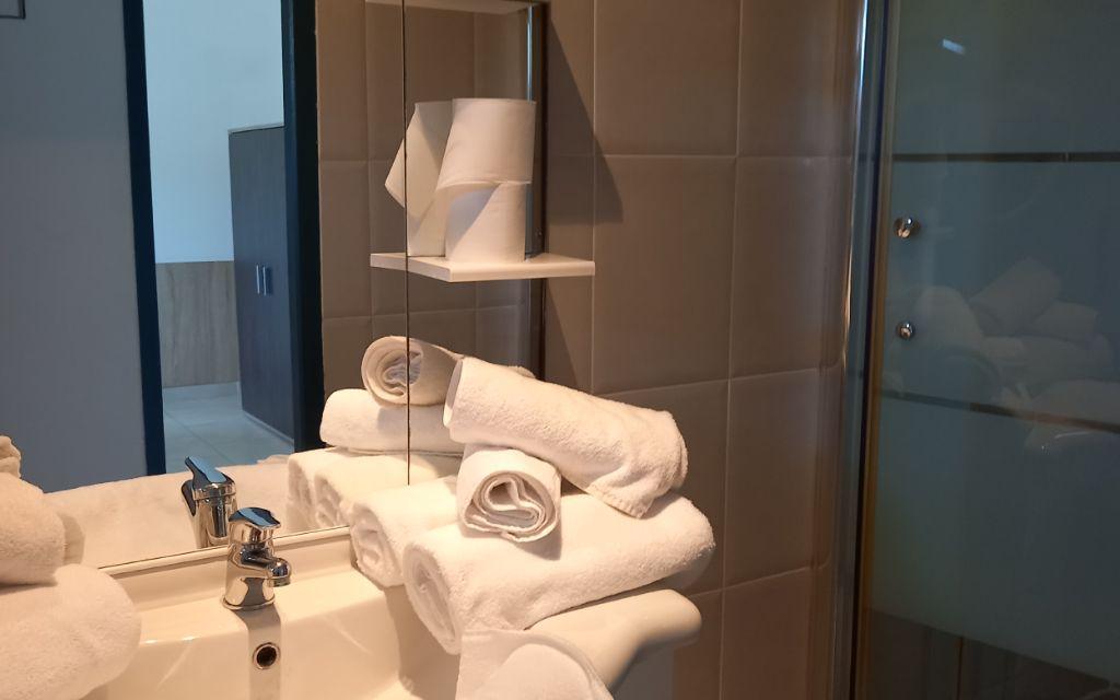 Slide Shower room with towels provided in accommodation in La Ciotat