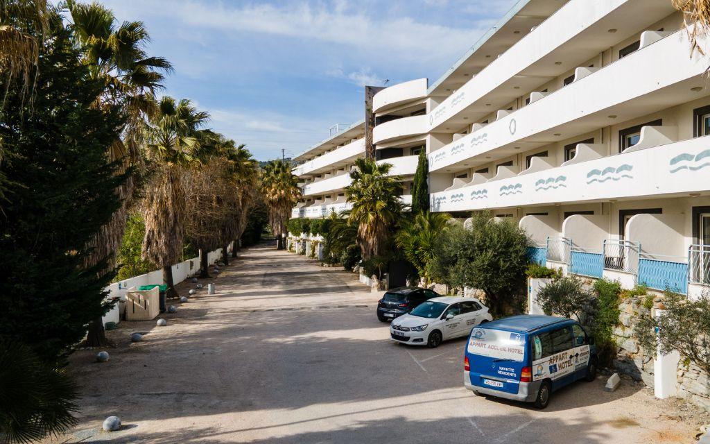 Slide Outdoor parking at Résidence Le Saint Estève in La Ciotat