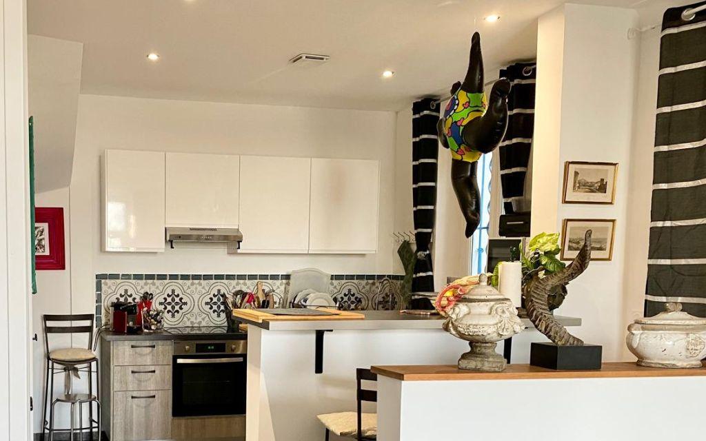 Slide Fully equipped and functional kitchen at Maison La Folie Marseille