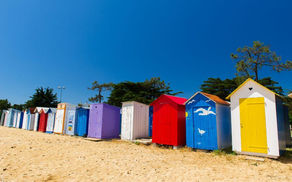 Slide Traditional cabins typical of the region