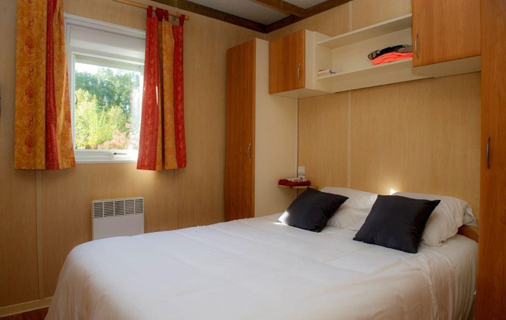 Slide Chambre avec lit double dans le chalet 6 personnes