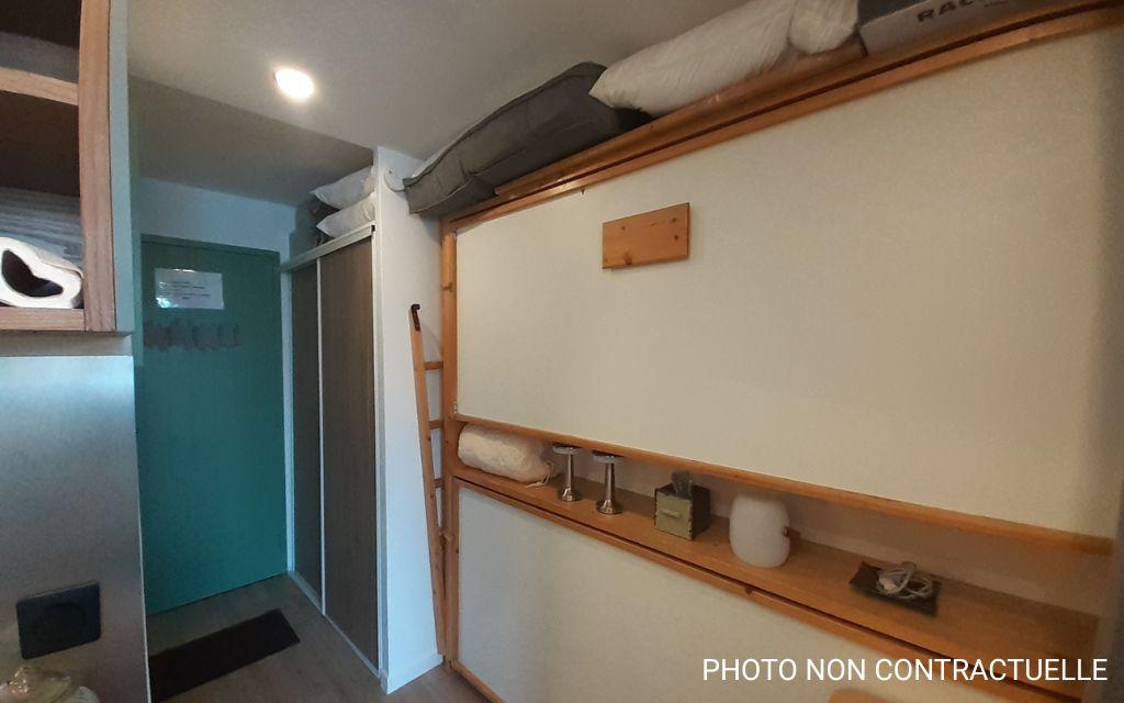 Slide Coin nuit dans l'entrée avec lit superposé parfait pour des enfants dans les studios à Valfréjus