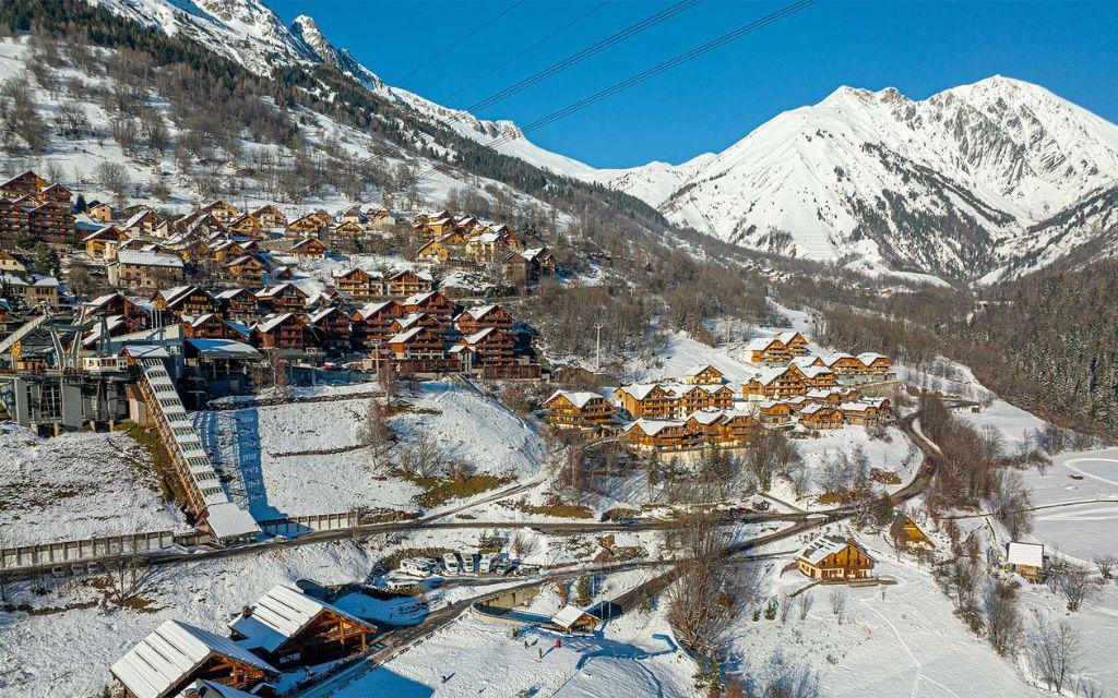 Slide Holiday rental at Les Épinettes Residence in Vaujany, close to the shops