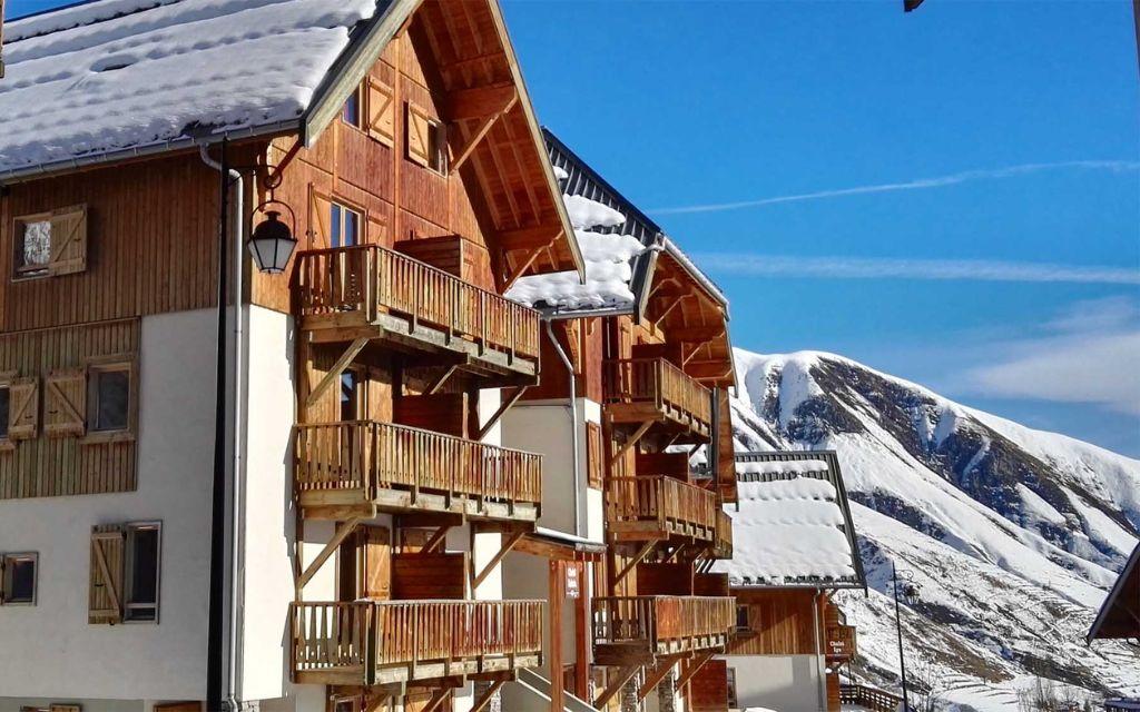 Slide Les Fermes de Saint Sorlin Residence with ski-in/ski-out access and mountain views