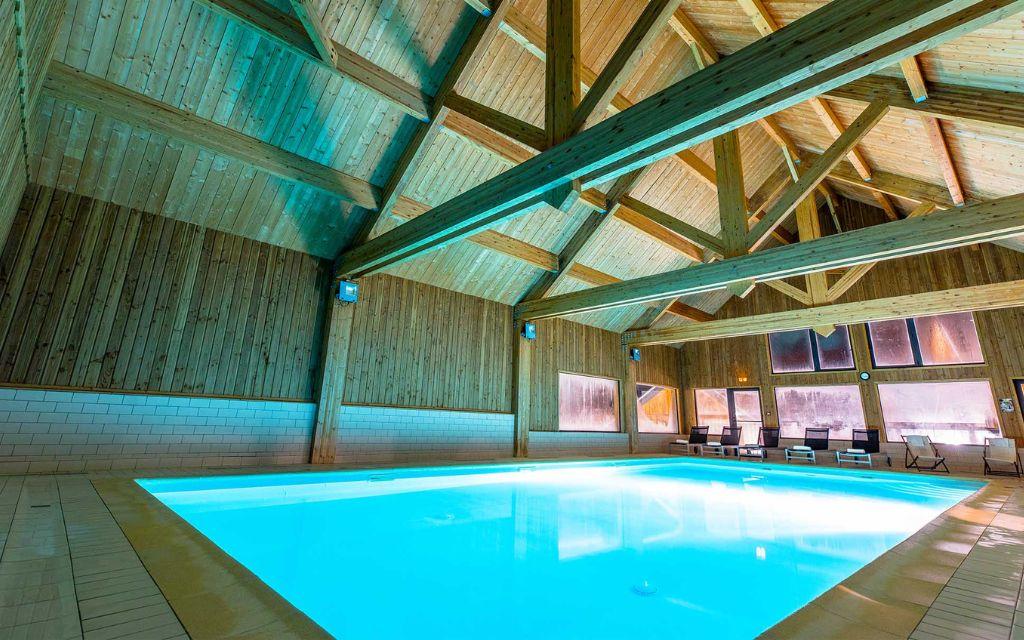 Slide Les Chalets du Berger Residence – Heated indoor swimming pool