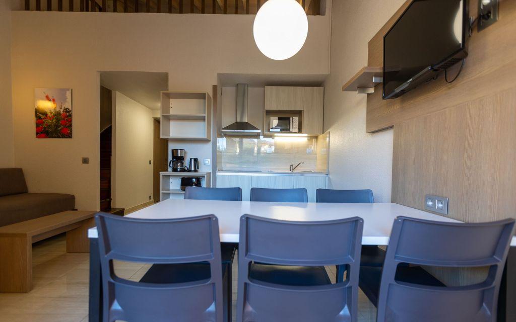 Slide Living room of an apartment at Paese Serenu Residence with dining area and fully equipped open-plan kitchen