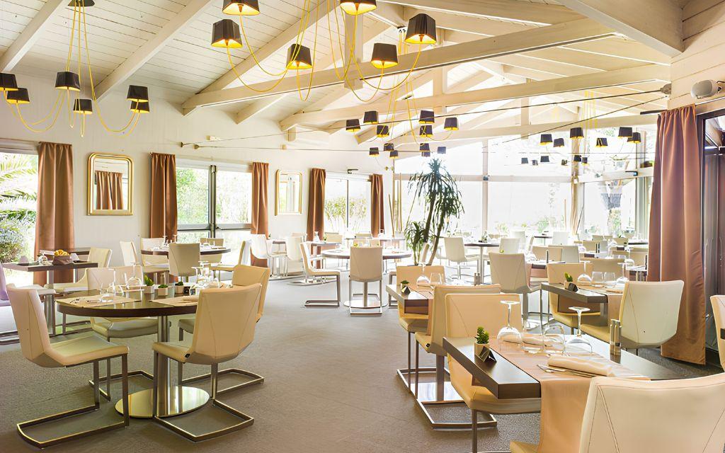 Slide Seafront restaurant dining room