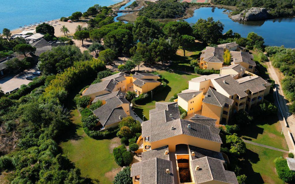 Slide Overview of Paese Serenu Residence with direct beach access