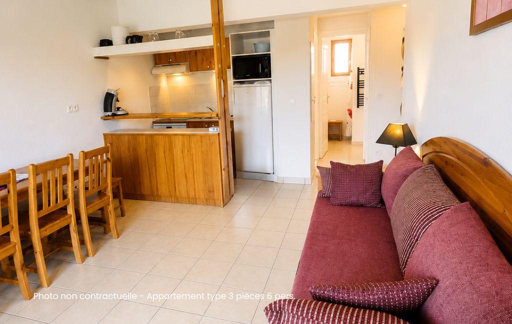 Slide Salon d'un appartement 6 personnes au Hameau des Souces pour une cure thermale à Montbrun-les-Bains