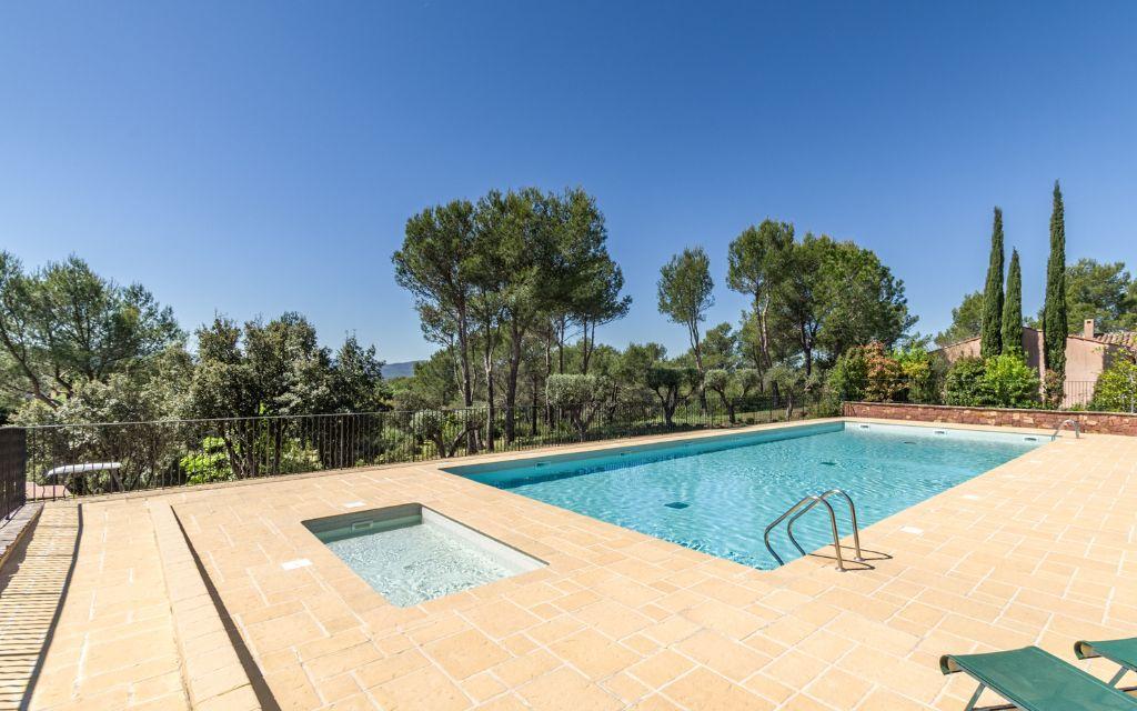 Slide Piscine Résidence de prestige nichée au coeur de la campagne varoise le Domaine de Saint Endréol Golf et Spa Resort à la Motte en Provence